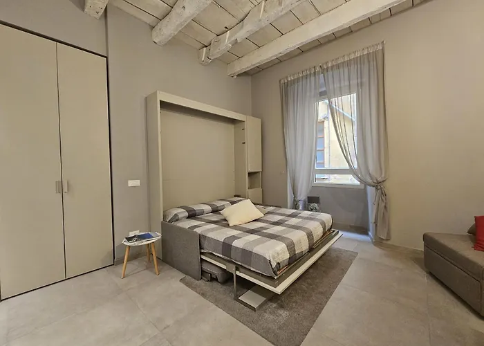 Petronilla House 008055-lt-1202