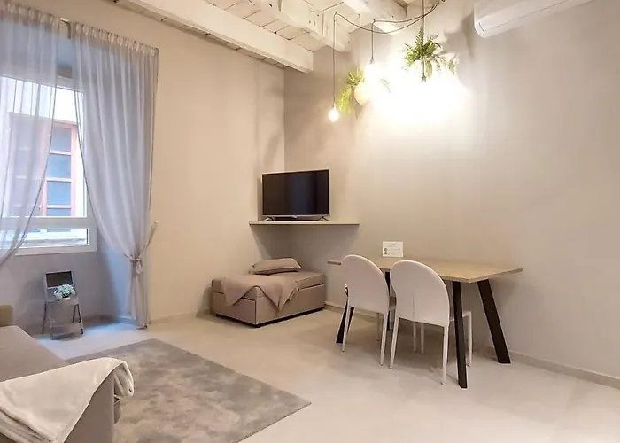 Petronilla House 008055-lt-1202 *