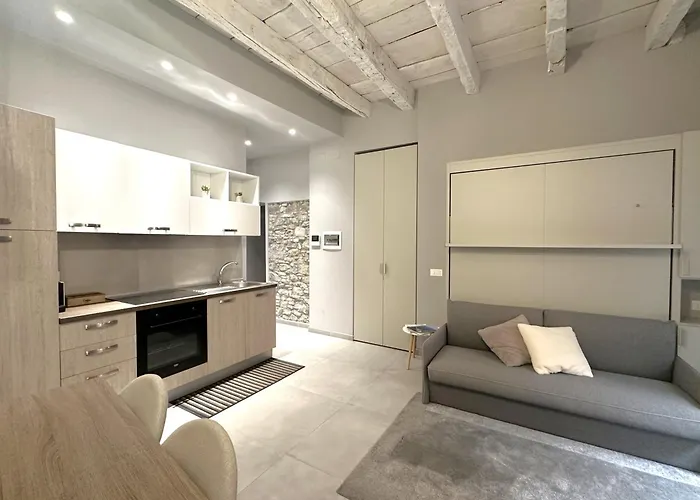 Petronilla House 008055-lt-1202 *